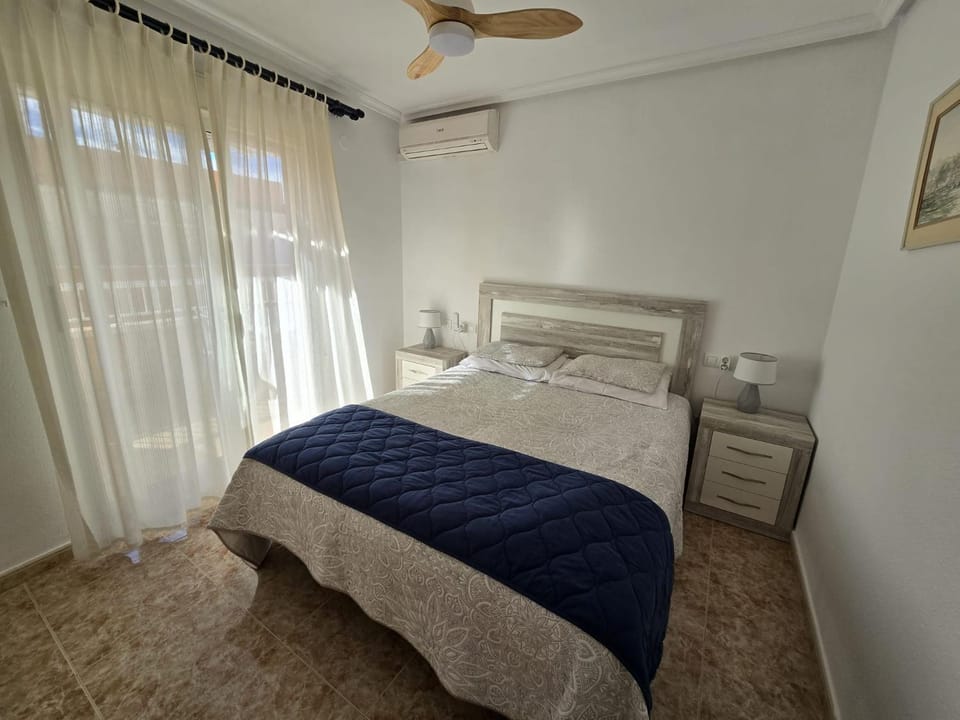 Bed, Photo of the whole room, Bedroom, air conditioner