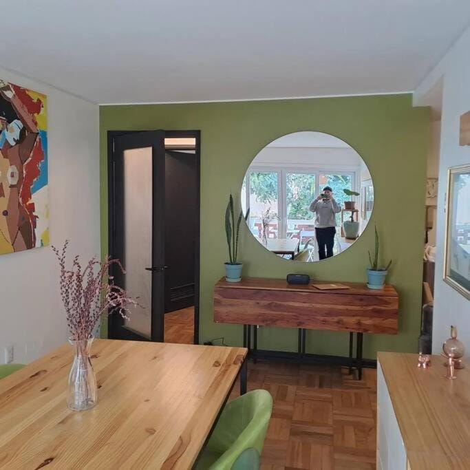 Living room, Dining area, group of guests