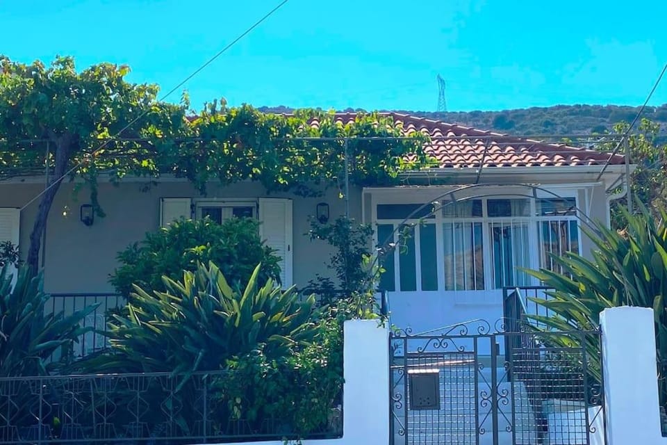 Bee Home - Holiday Cottage House in Cephalonia