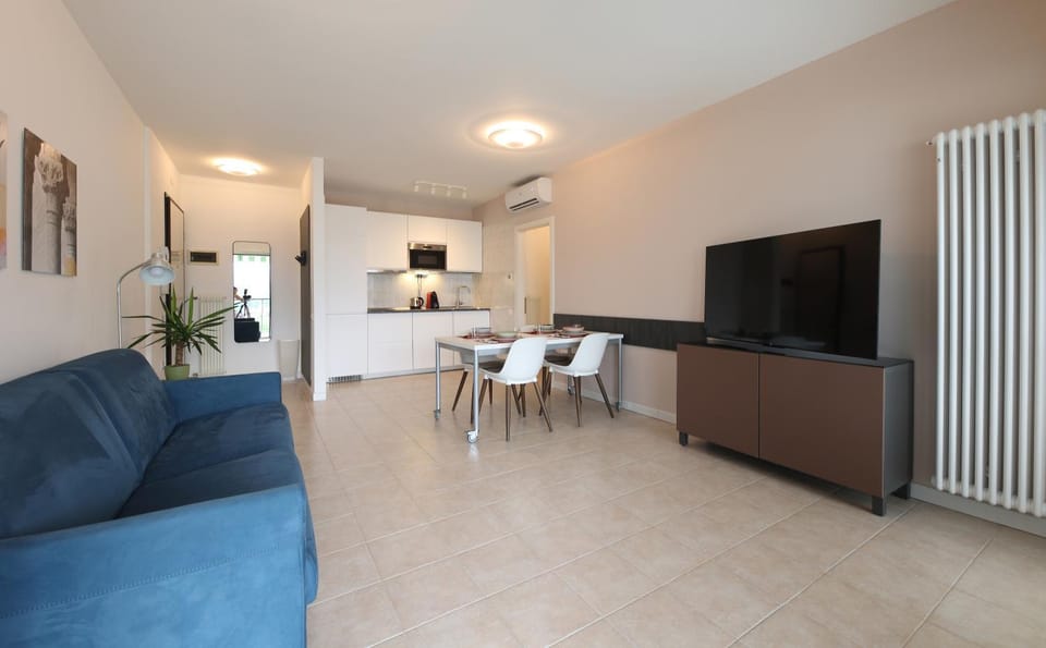 TV and multimedia, Kitchen or kitchenette, Living room