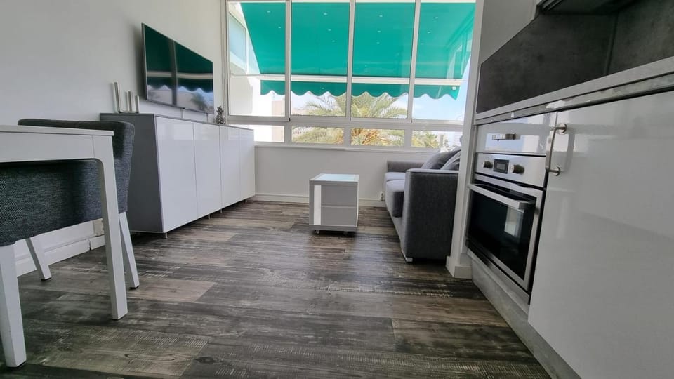 Kitchen or kitchenette, oven