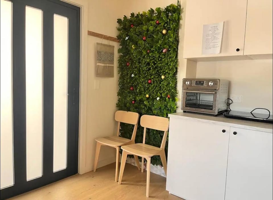 Surfside Retreat-Stylish Escape Vacation rental in Bulli