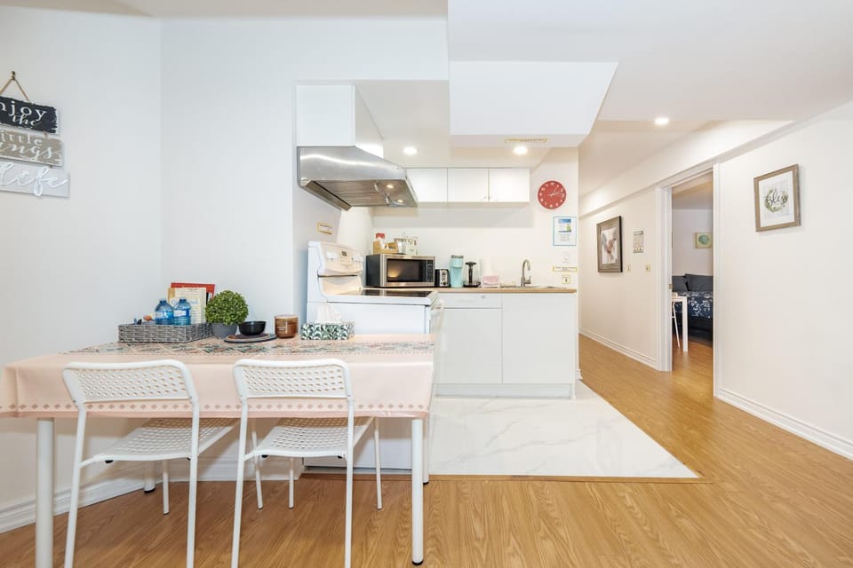 Kitchen or kitchenette, Dining area, oven, stove, toaster