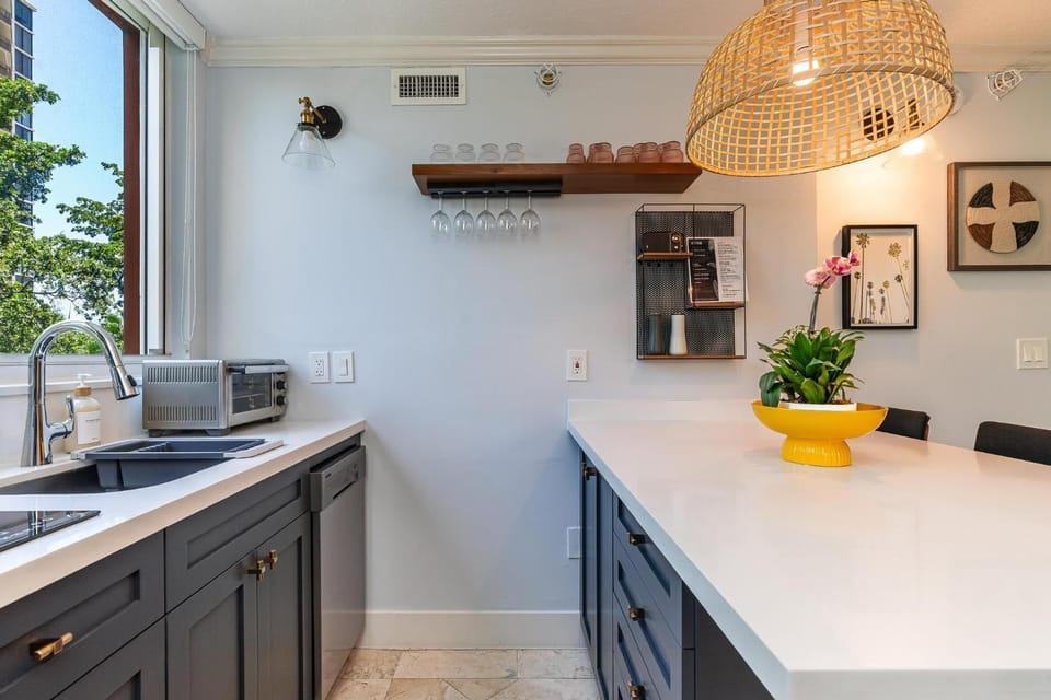 Kitchen or kitchenette, dishwasher
