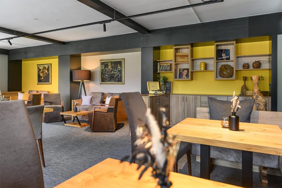 Communal lounge/ TV room, Meeting/conference room