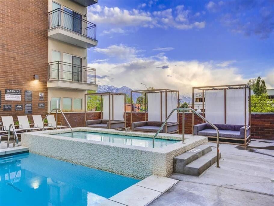 Penthouse Apt - PoolGymHotTubPkg - View! Apartment in Salt Lake City