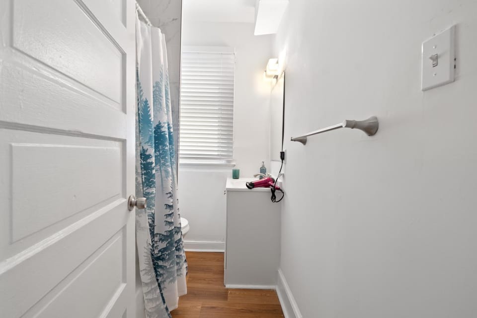 Close To Howard University , Unit #2 Apartment in District of Columbia