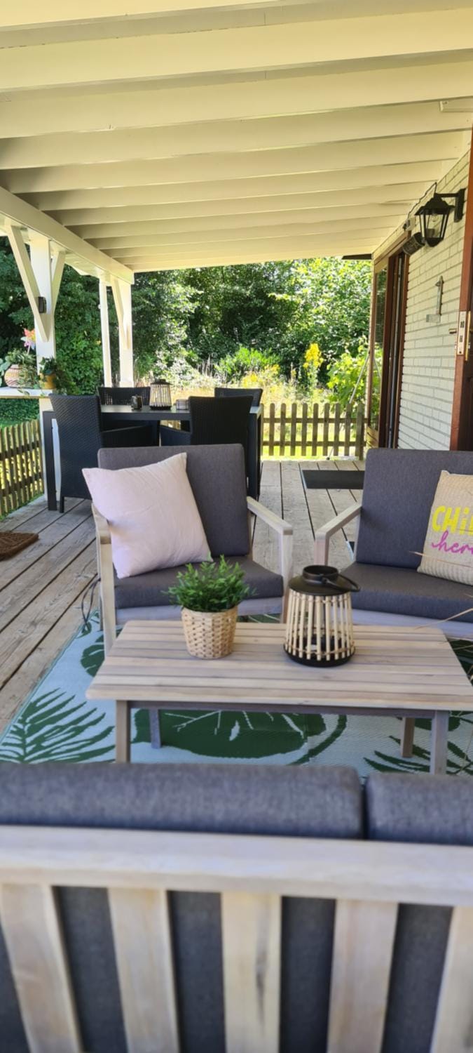 Patio, Day, Balcony/Terrace, Seating area