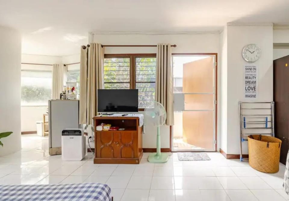 Feel Easy Cozy Place, Heart Of Nimman Apartment in Chiang Mai