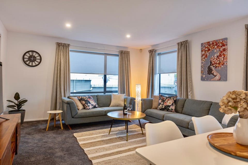 Stylish Central City Apartment on Bealey Apartment in Christchurch