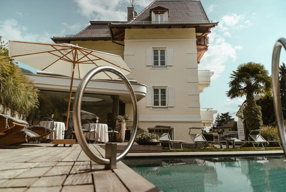 Garden, Garden view, Pool view, Swimming pool, sunbed