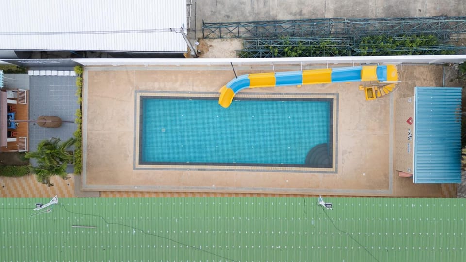 Property building, Bird's eye view, Swimming pool
