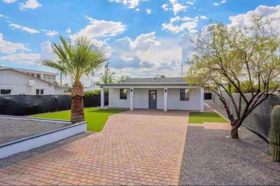 Affordable Modern Home Near Airport! Private AZ House in Phoenix