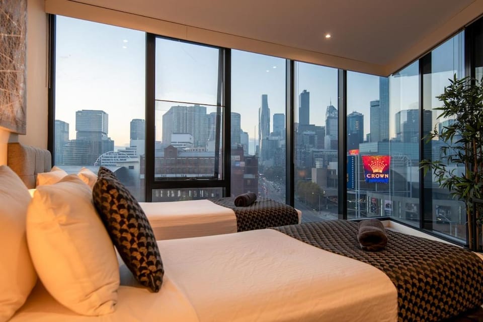 Bed, Photo of the whole room, Bedroom, City view