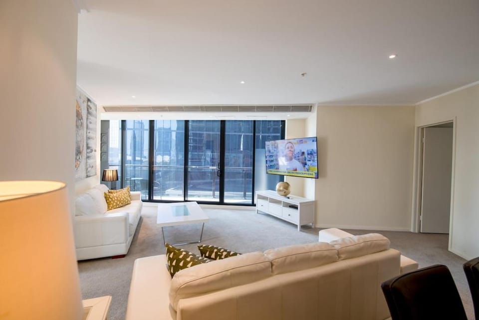 TV and multimedia, Living room, Seating area, Evening entertainment