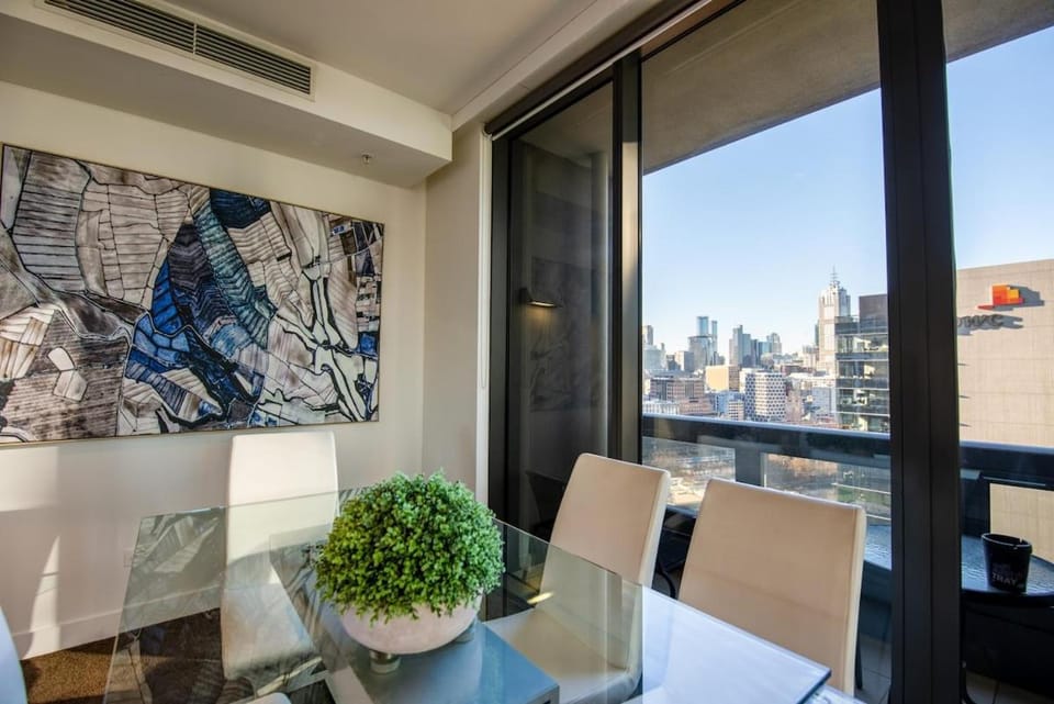 Day, View (from property/room), Balcony/Terrace, Seating area, Dining area, City view