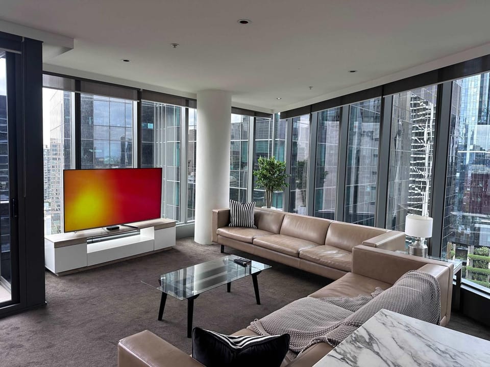 TV and multimedia, Living room, Seating area, Evening entertainment