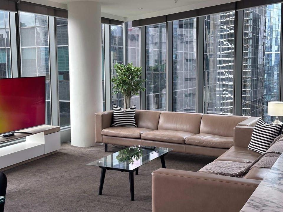 TV and multimedia, Living room, Seating area, Evening entertainment