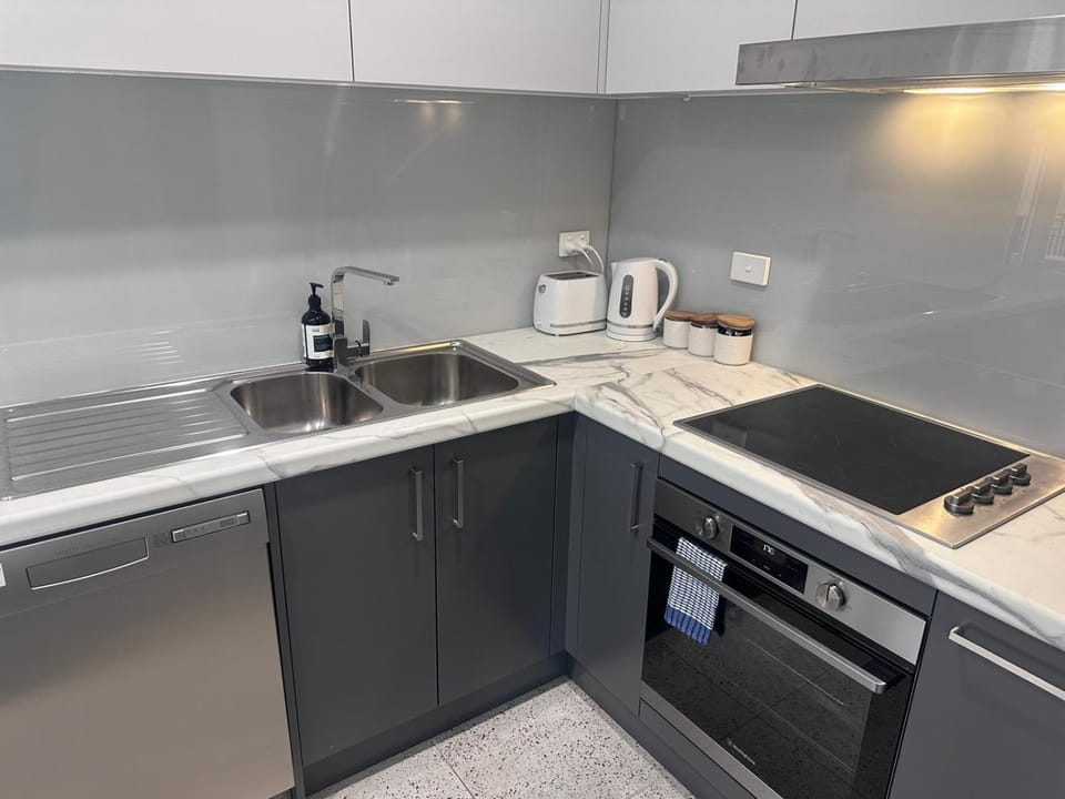 Coffee/tea facilities, Kitchen or kitchenette, dishwasher, minibar, toaster