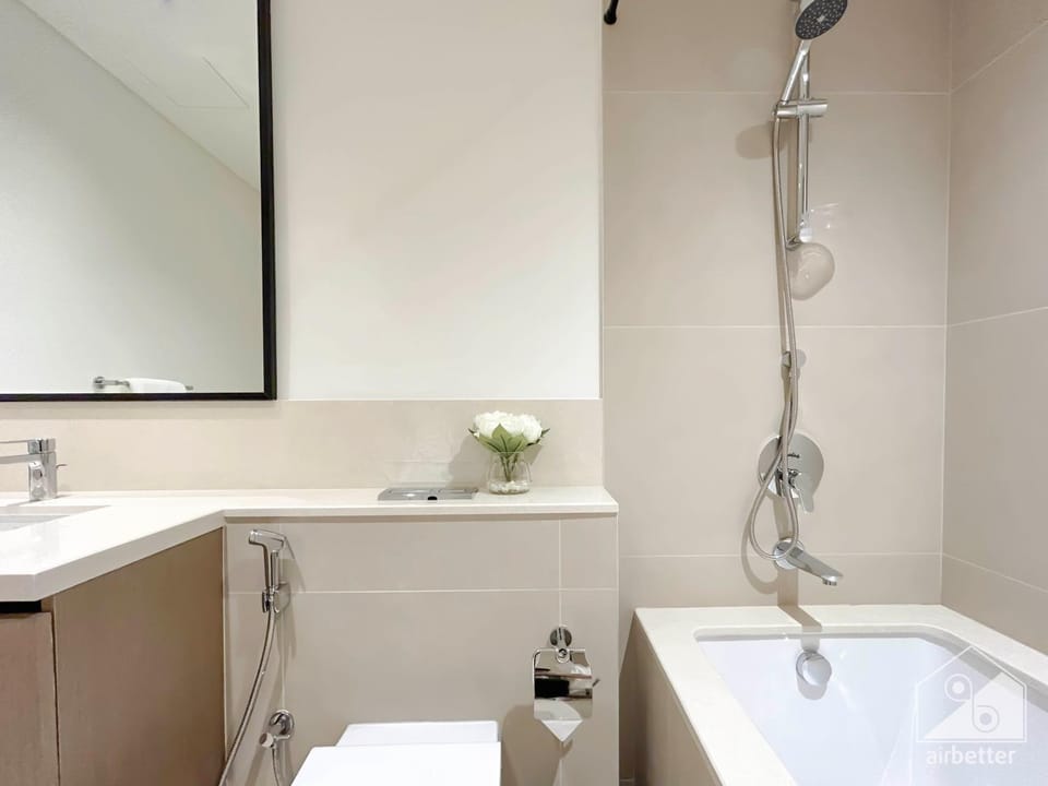 Luxury Burj Crown Downtown Balcony & View Apartment in Dubai