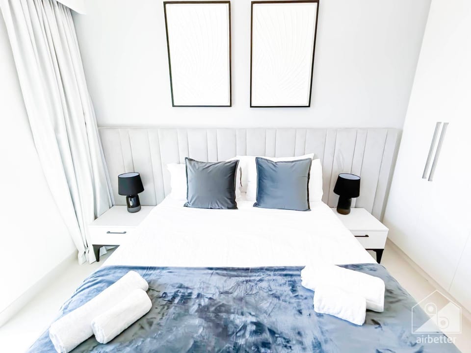 Luxury Burj Crown Downtown Balcony & View Apartment in Dubai