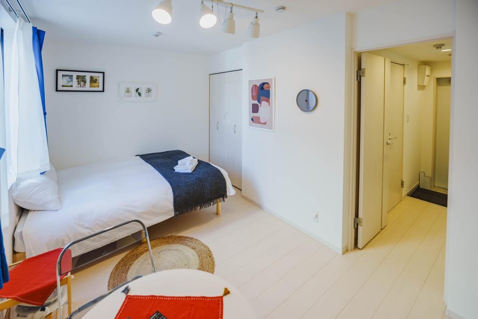 QH101 Modern Studio near Aoto Rail Stop - Airport Access Apartment in Japan