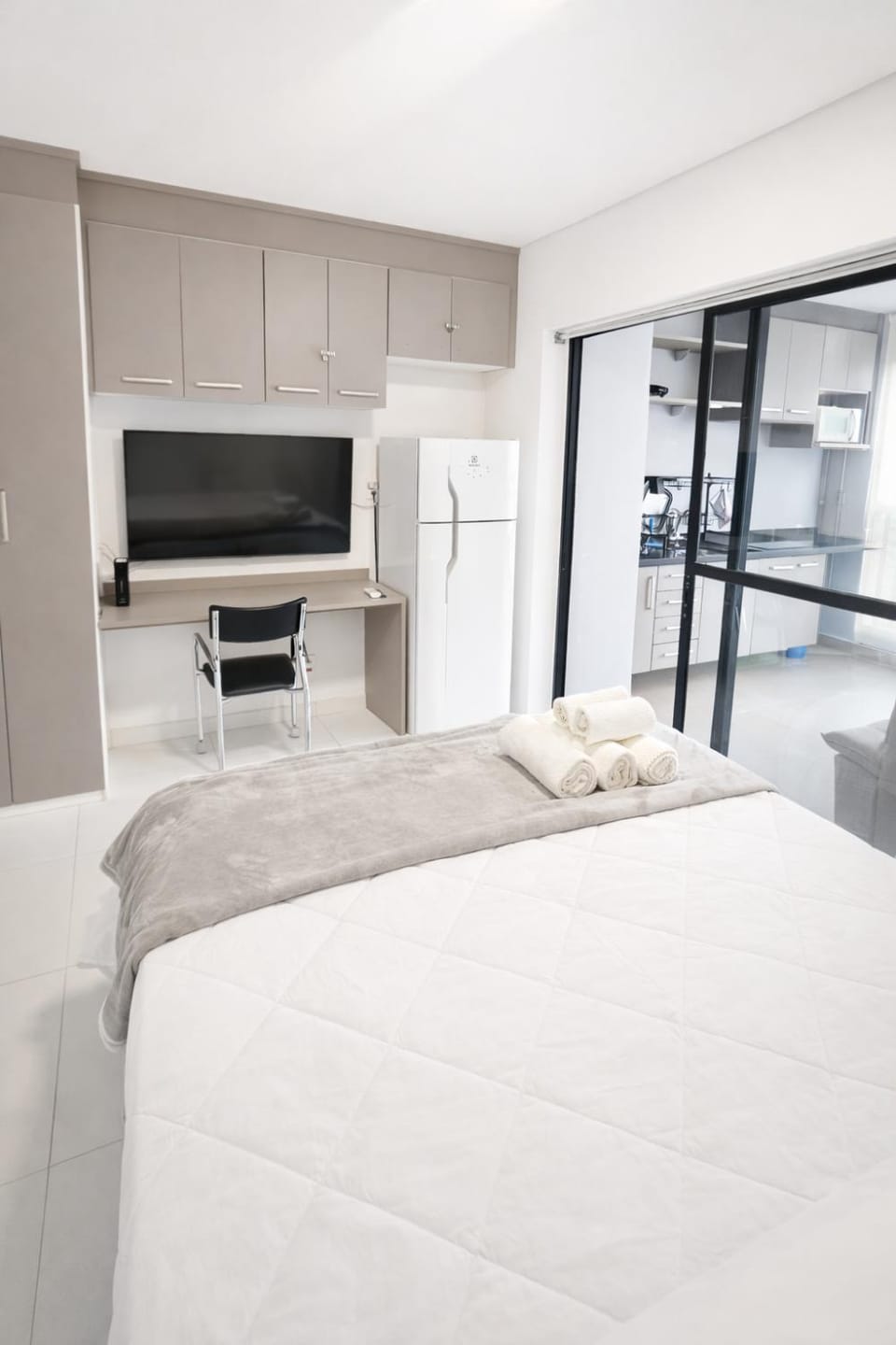 Bed, Photo of the whole room, Bedroom, towels