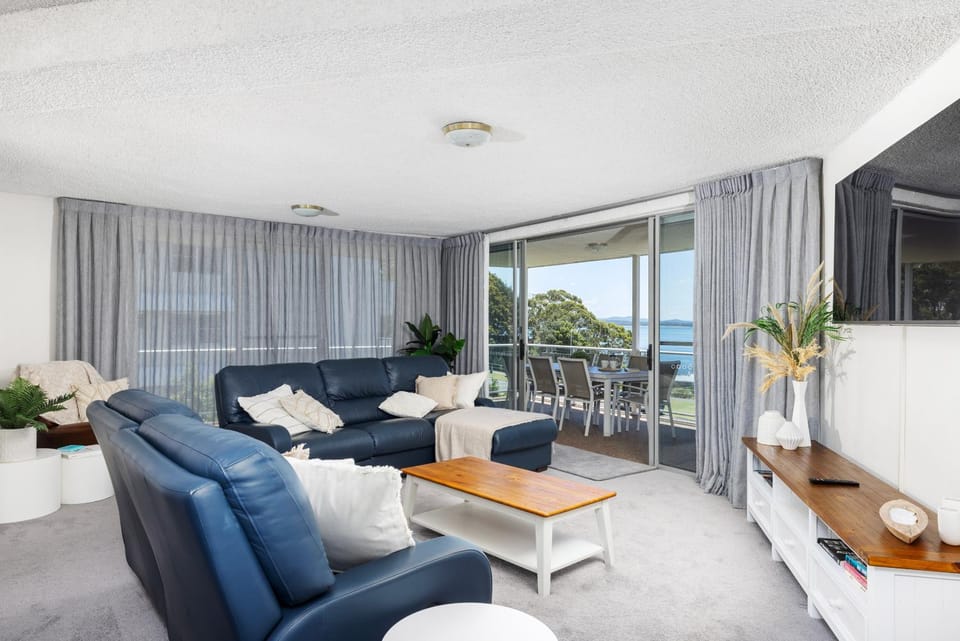 View (from property/room), Balcony/Terrace, Living room, Seating area