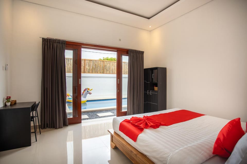 Bed, Bedroom, Swimming pool