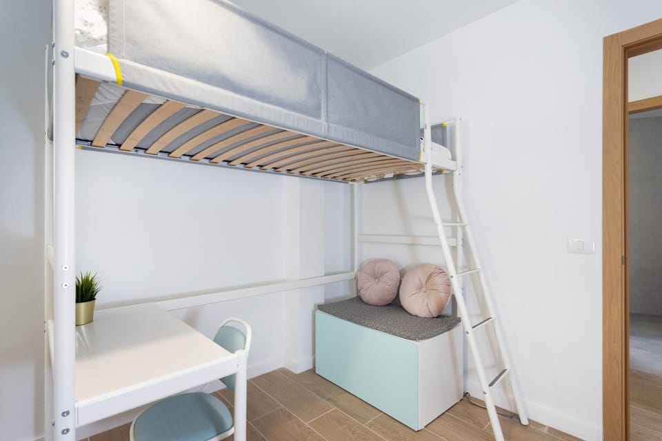 Bed, Photo of the whole room, Bedroom, bunk bed