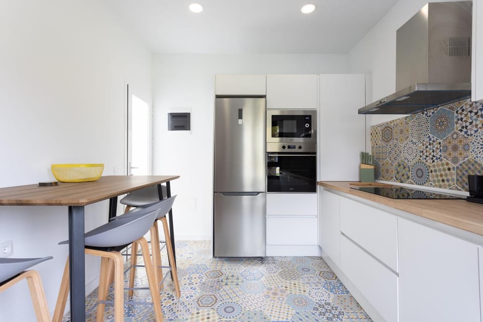 Kitchen or kitchenette, Dining area, oven, stove, toaster