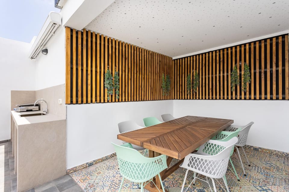 Patio, Kitchen or kitchenette, Living room, Seating area, Dining area