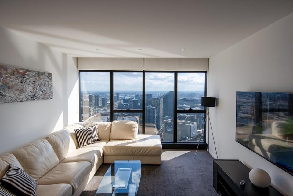 Natural landscape, TV and multimedia, Living room, Seating area