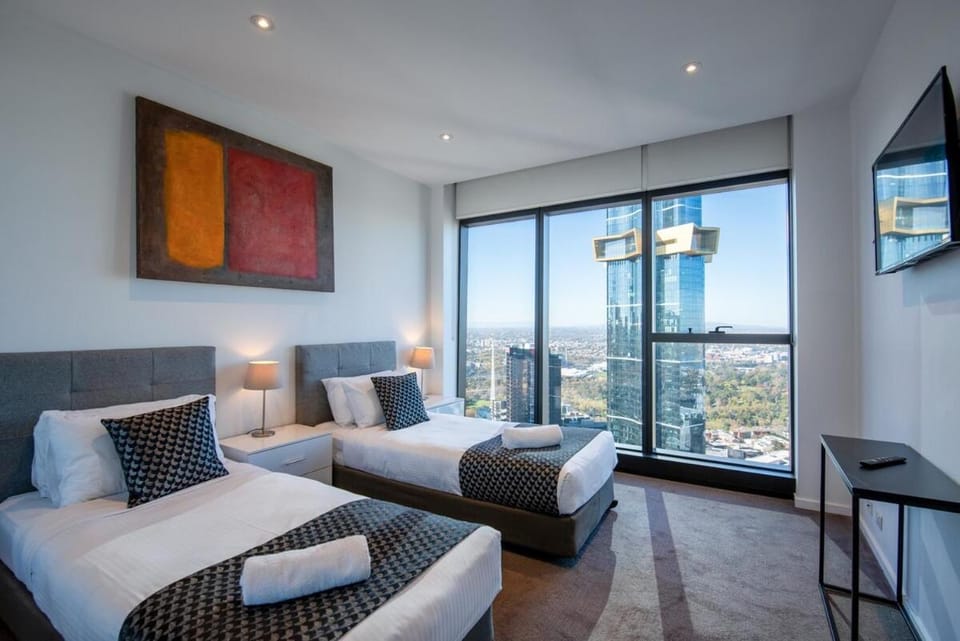 Bed, TV and multimedia, View (from property/room), Photo of the whole room, Evening entertainment, Bedroom