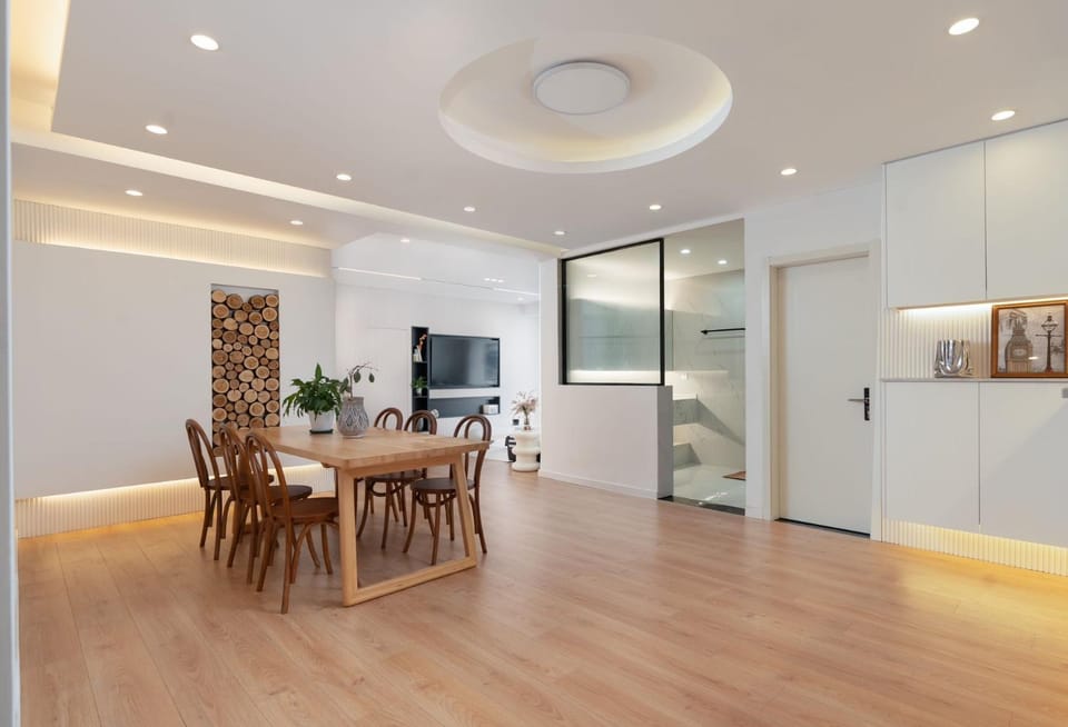 TV and multimedia, Living room, Seating area, Dining area