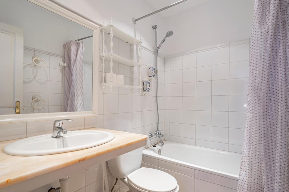 Bathroom, Living room