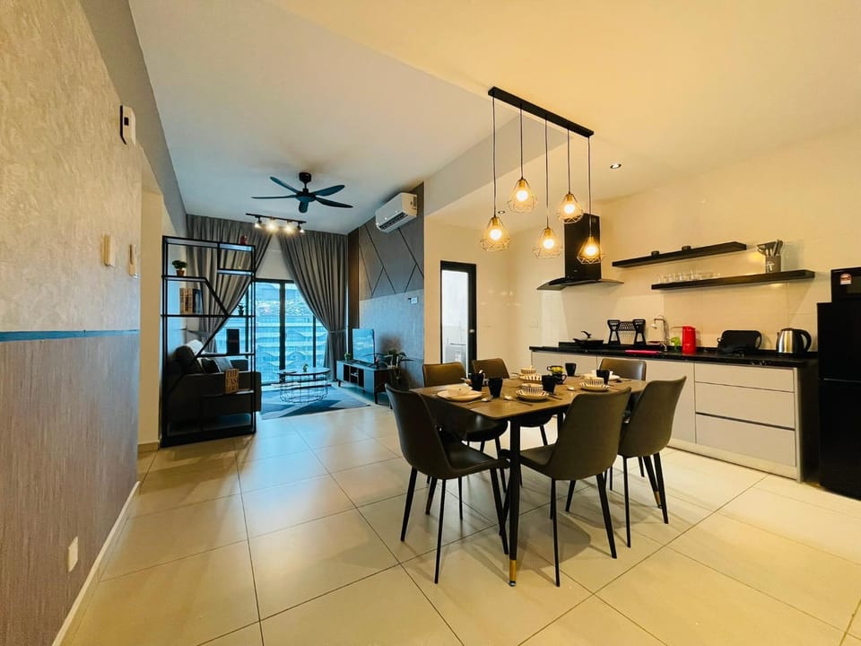Kitchen or kitchenette, Seating area, Dining area
