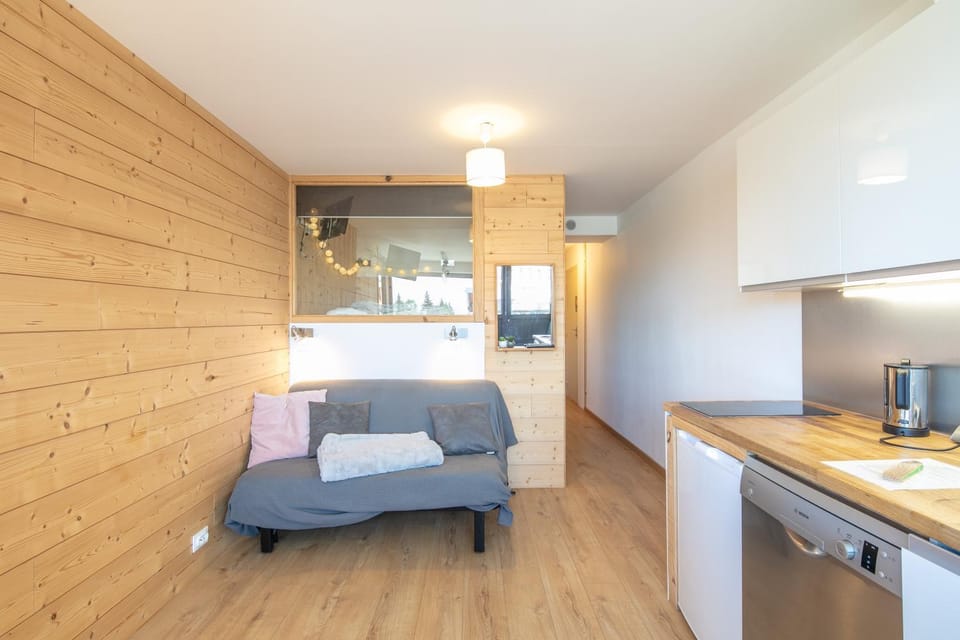 Kitchen or kitchenette, Living room