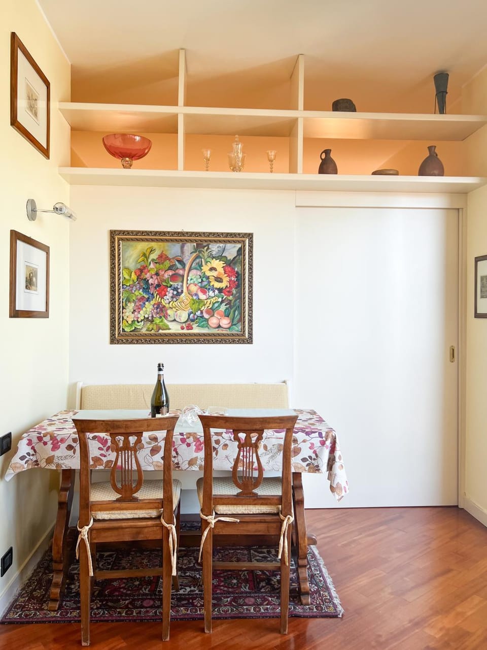 Living room, Decorative detail, Seating area, Dining area