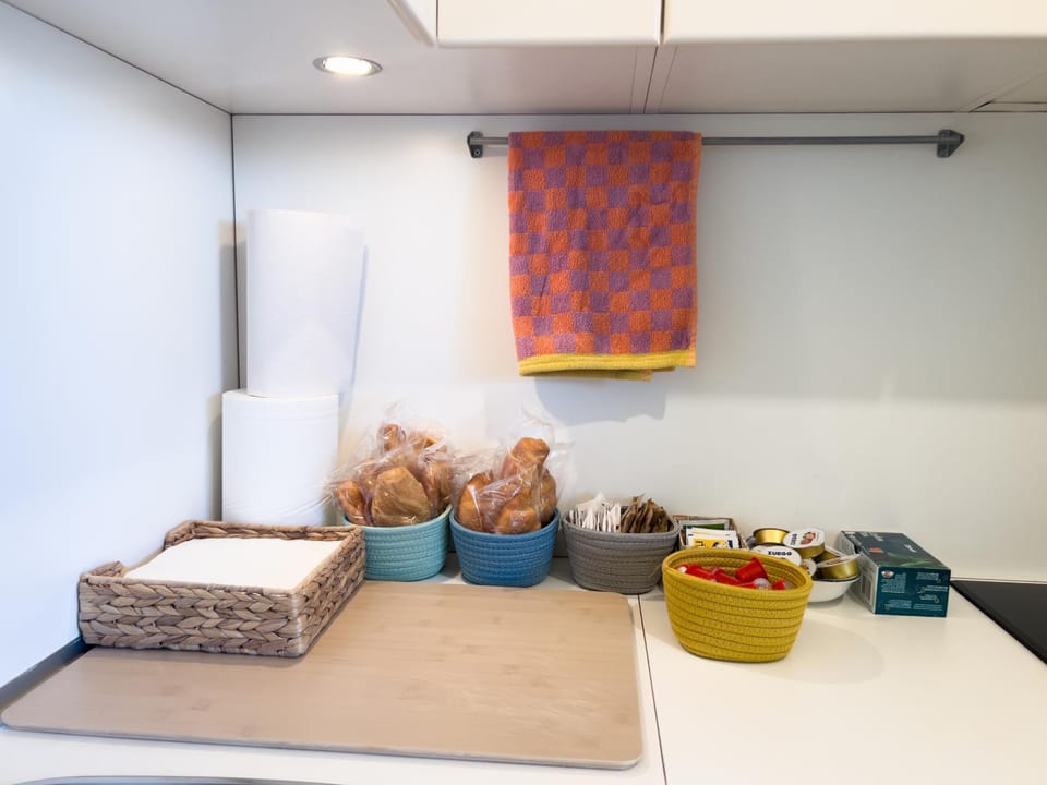 Kitchen or kitchenette, Food and drinks