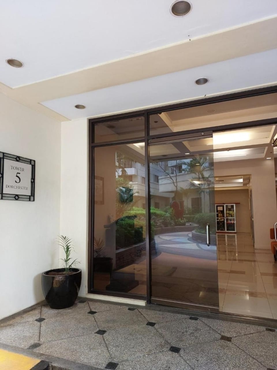 Facade/entrance