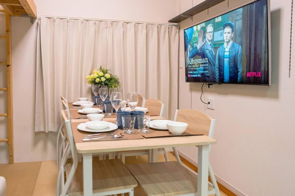 TV and multimedia, Living room, Seating area, Dining area
