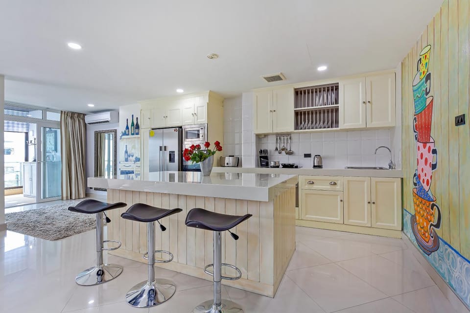 Kitchen or kitchenette, Dining area, dishwasher, oven, stove