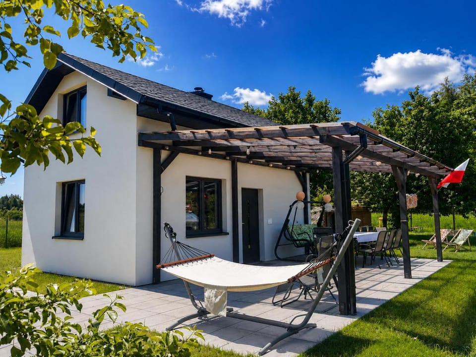 Property building, Patio, Day, Dining area