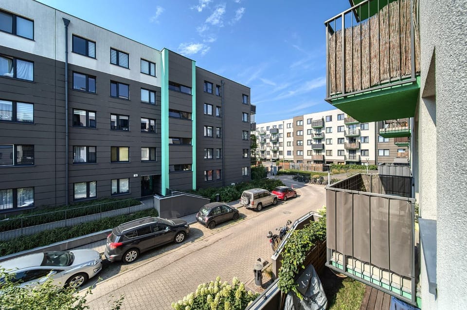 Property building, Neighbourhood, City view, Location
