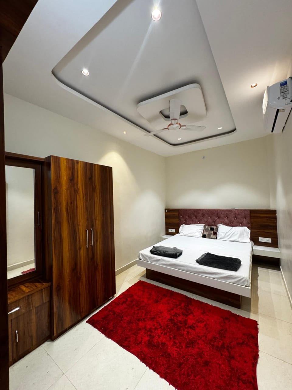 Bed, Photo of the whole room, Bedroom, towels, wardrobe, air conditioner