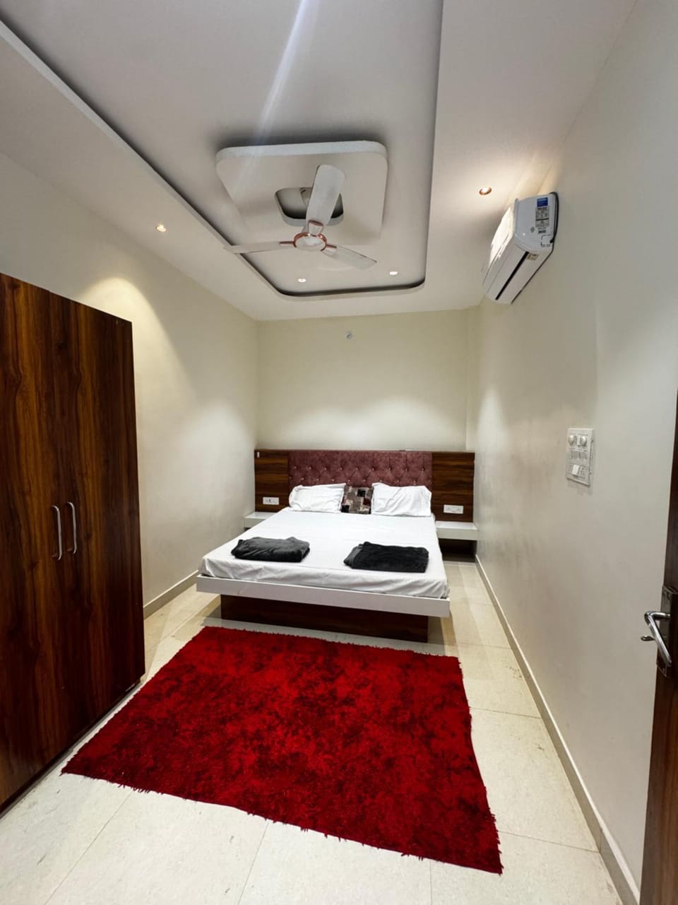Bed, Photo of the whole room, Bedroom, towels, wardrobe, air conditioner