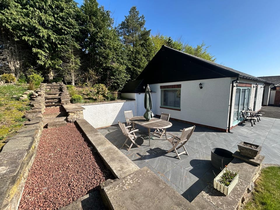 Sharpley Hall Garden Studio not far from Seaham Beach offering Quiet Private Stay with Secure Parking Apartment in England
