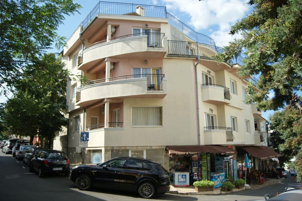 Property building, Location