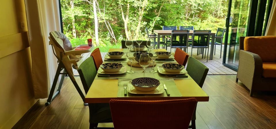 Patio, Dining area